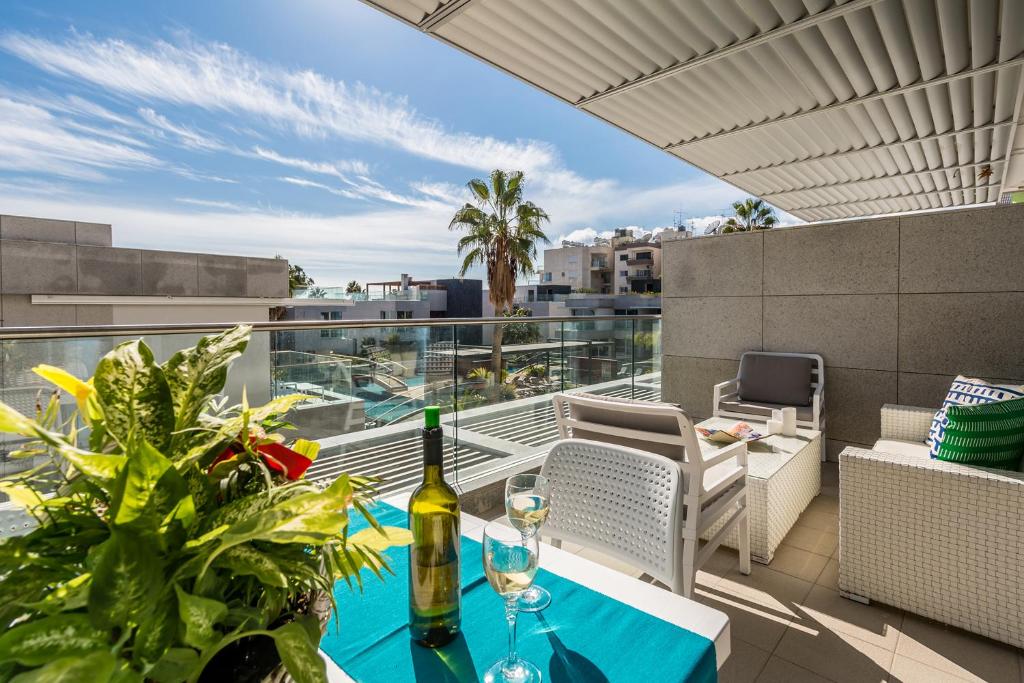Carmencita Studio B14 with pool & gym photo 2