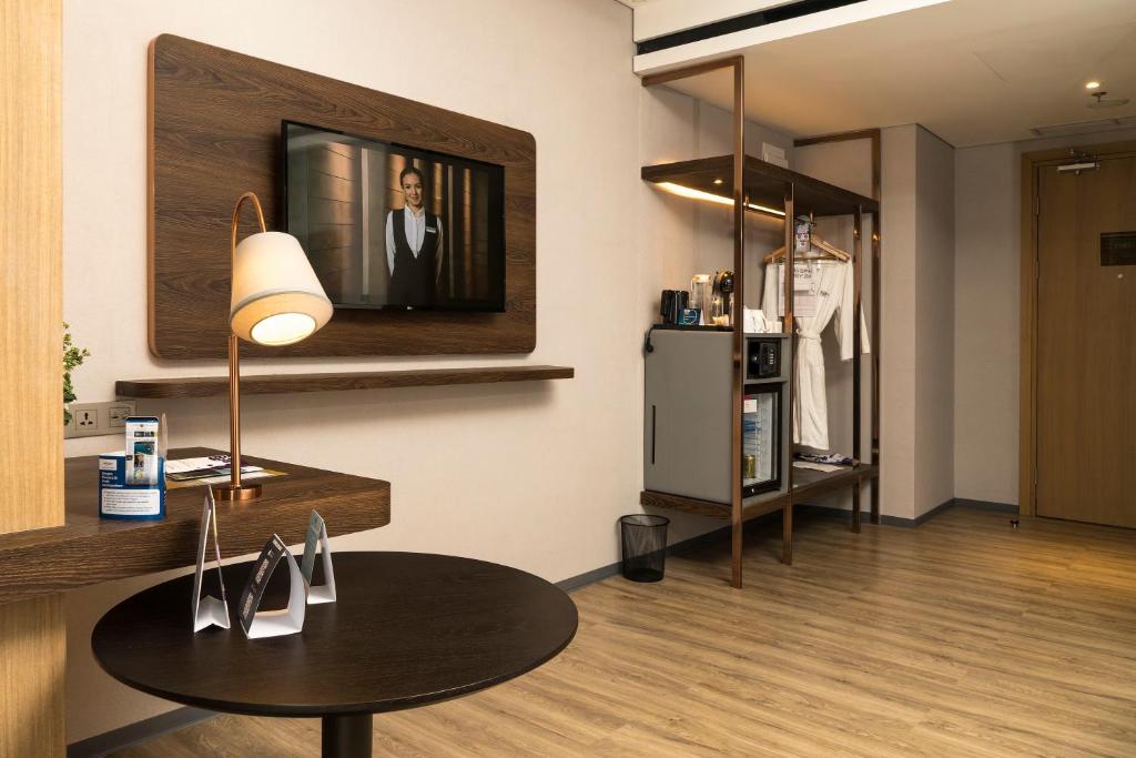 Двухместный (Привилегированный двухместный номер с 1 кроватью), Mercure Jakarta Gatot Subroto