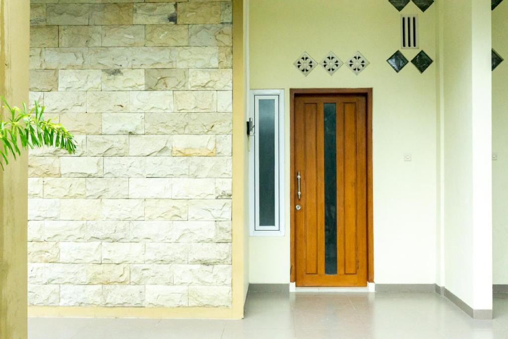 RedDoorz near Benteng Van Den Bosch photo 2