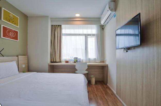 Двухместный (Улучшенный двухместный номер с 1 кроватью), Hanting Express Ningbo Tian yi Square