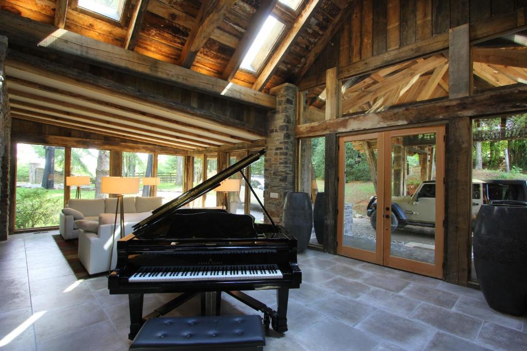 The Cottage at Dark Horse Recording Estate