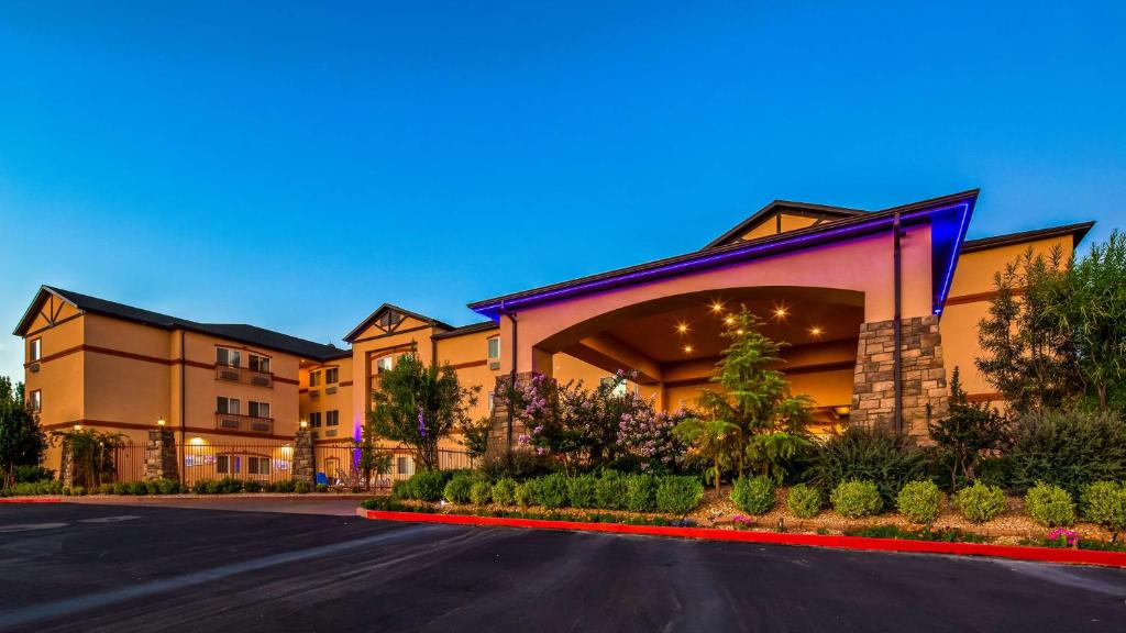 Best Western Plus Zion West Hotel image