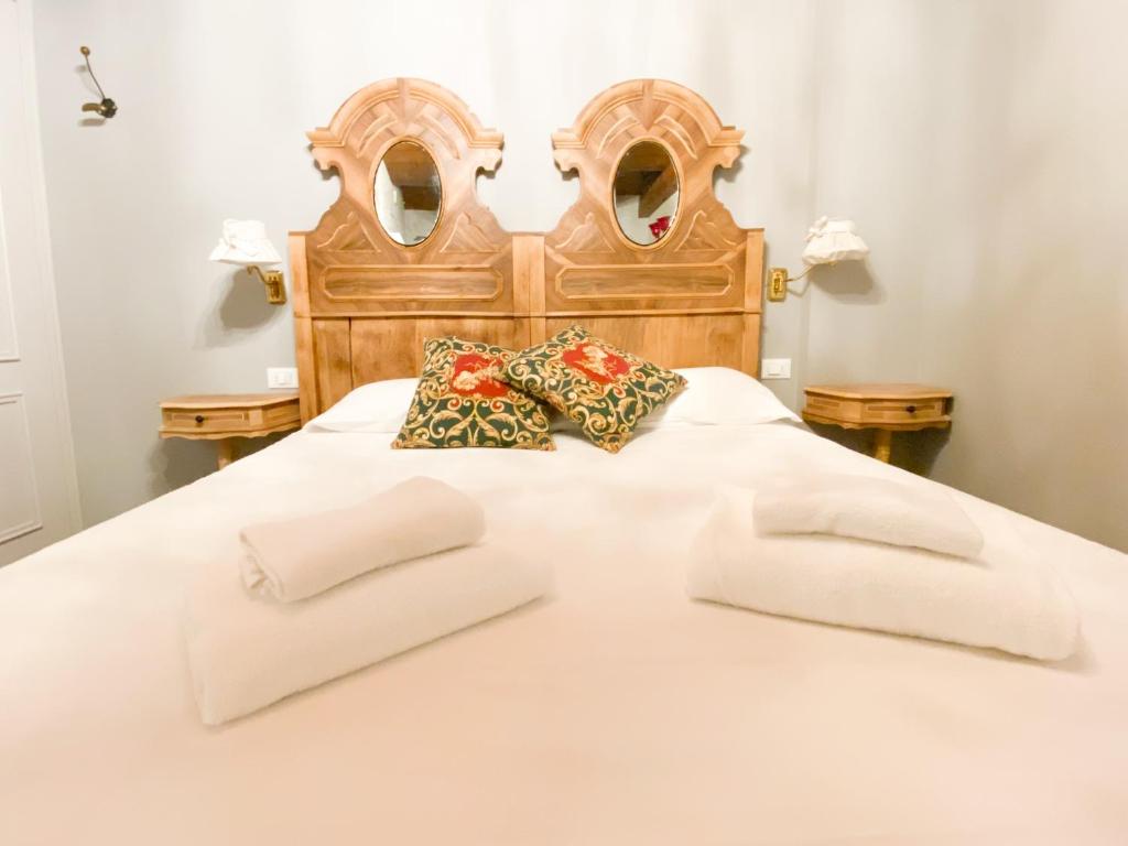 Rosso Charm, Venice
