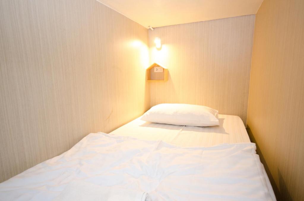 Номер (Кровать в общем 8-местном номере для мужчин и женщин), Good Day Hostel