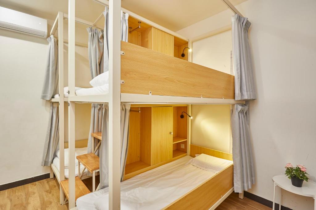 Номер (Кровать в общем номере для женщин с 4 кроватями), Shanghai Meego Qingwen Hotel