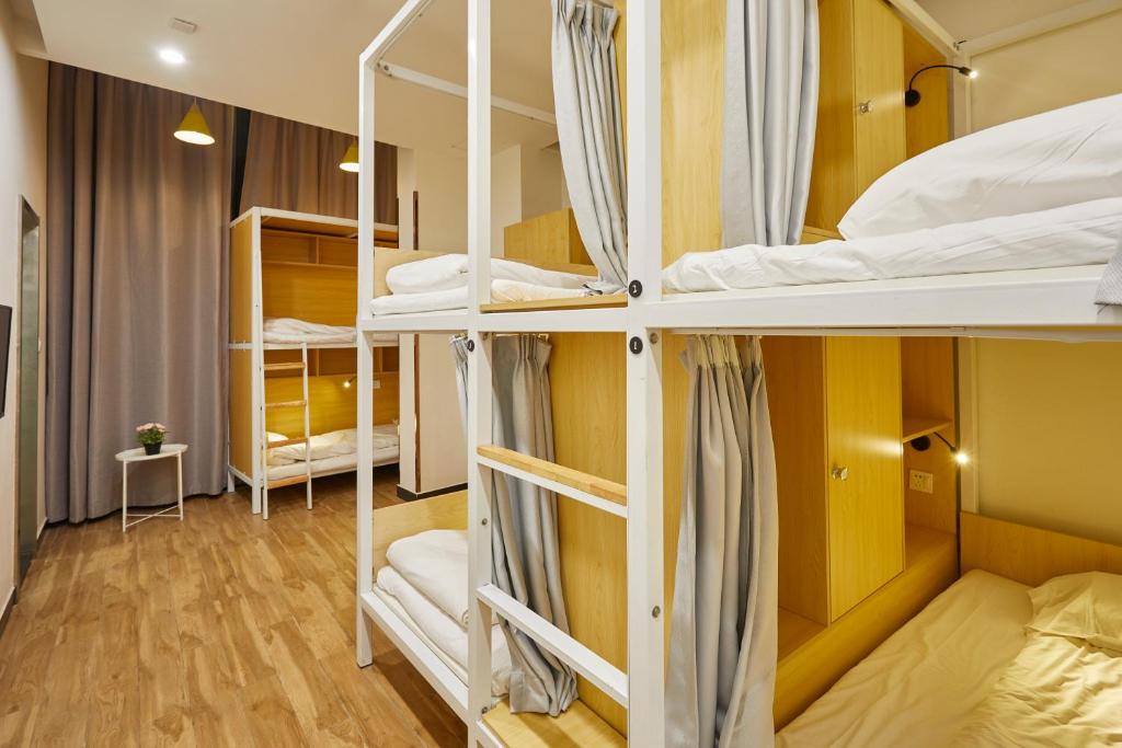 Номер (Кровать в общем номере для мужчин), Shanghai Meego Qingwen Hotel
