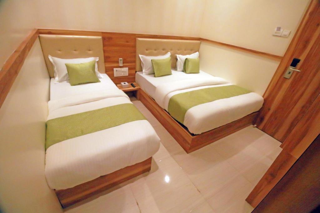 Трехместный (Трехместный номер эконом-класса с общей ванной комнатой), Hotel Al Madina