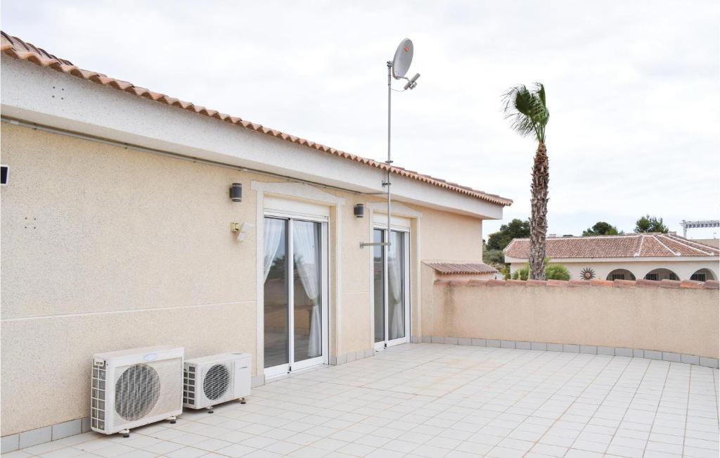 Stunning Home In Rojales With 4 Bedrooms, Wifi And Swimming Pool photo 3