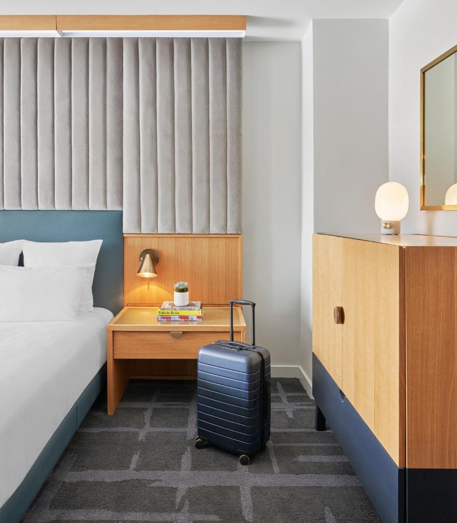 Двухместный (Номер Делюкс с кроватью размера «king-size»), 21c Museum Hotel Chicago