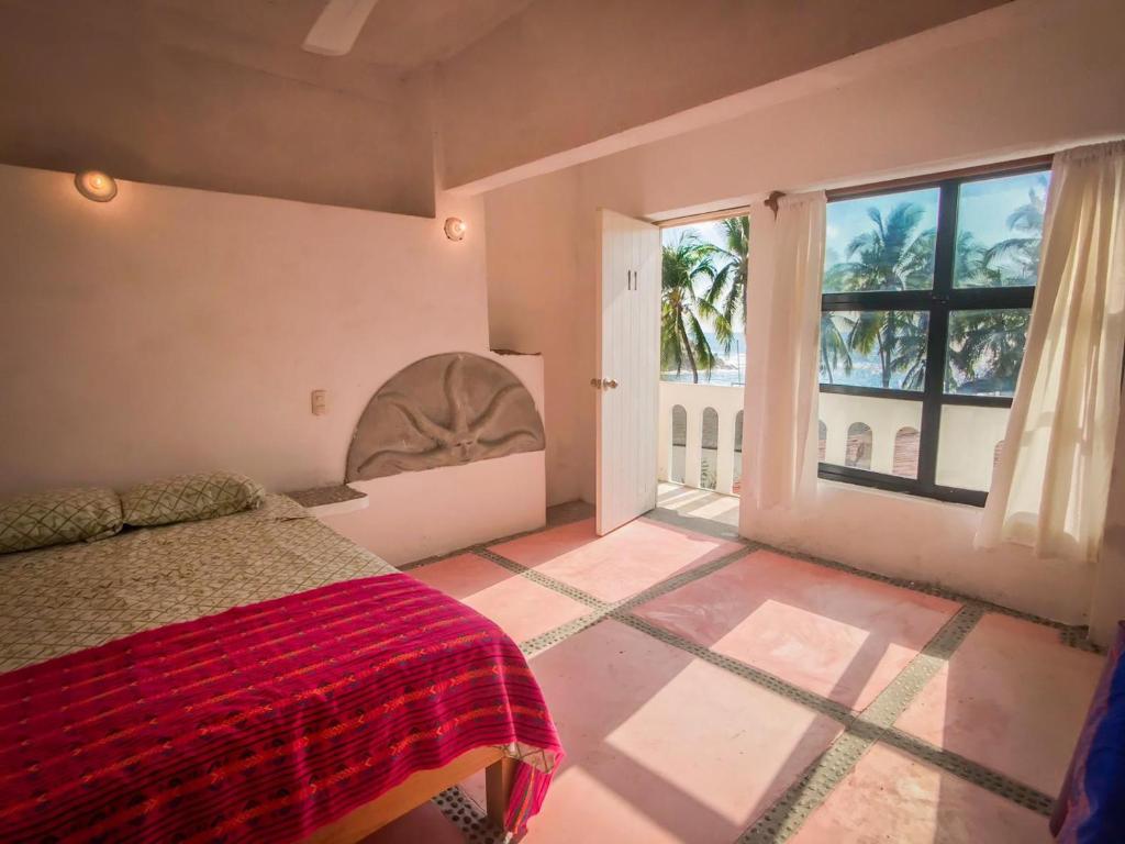 La Coral Beach House photo 3