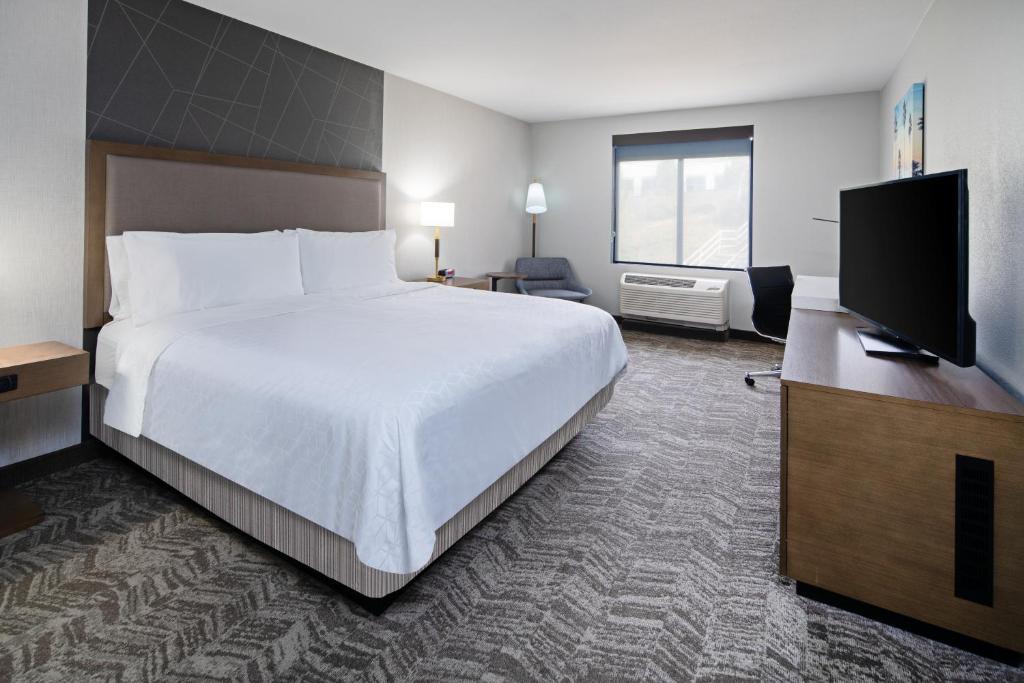Best Western Valencia/Six Flags Inn & Suites image