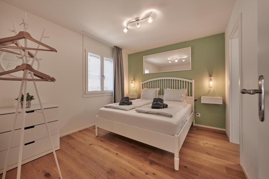 City Center Apartment with Mountain View photo 1