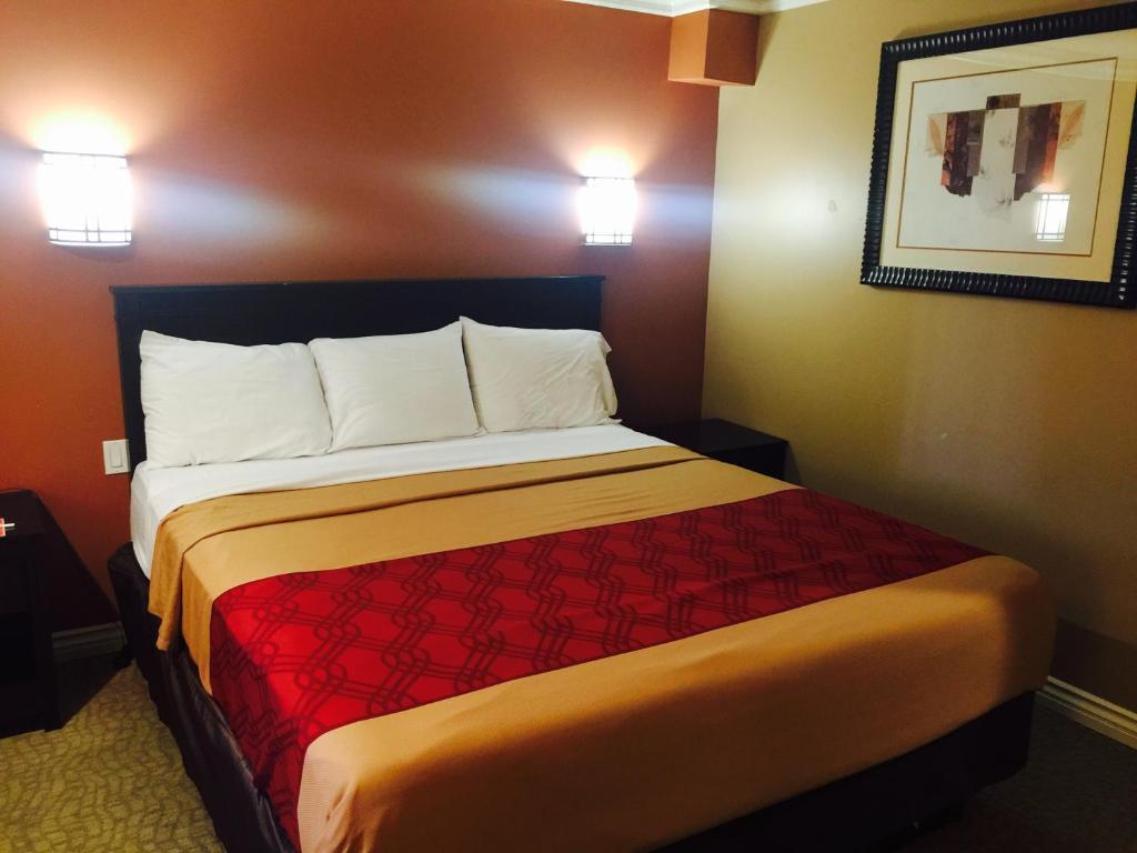 Baymont by Wyndham Ontario photo 1