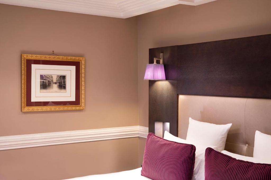 Двухместный (Улучшенный двухместный номер с 1 кроватью), Elysées Hôtel