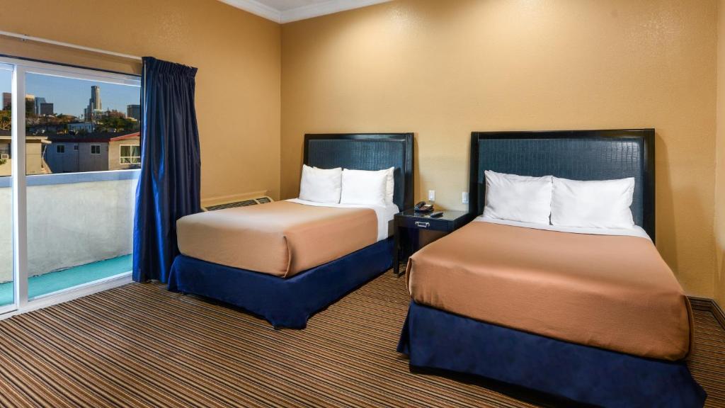 Четырехместный (Номер с 2 кроватями размера «queen-size» – Для некурящих), Hollywood Inn Express South