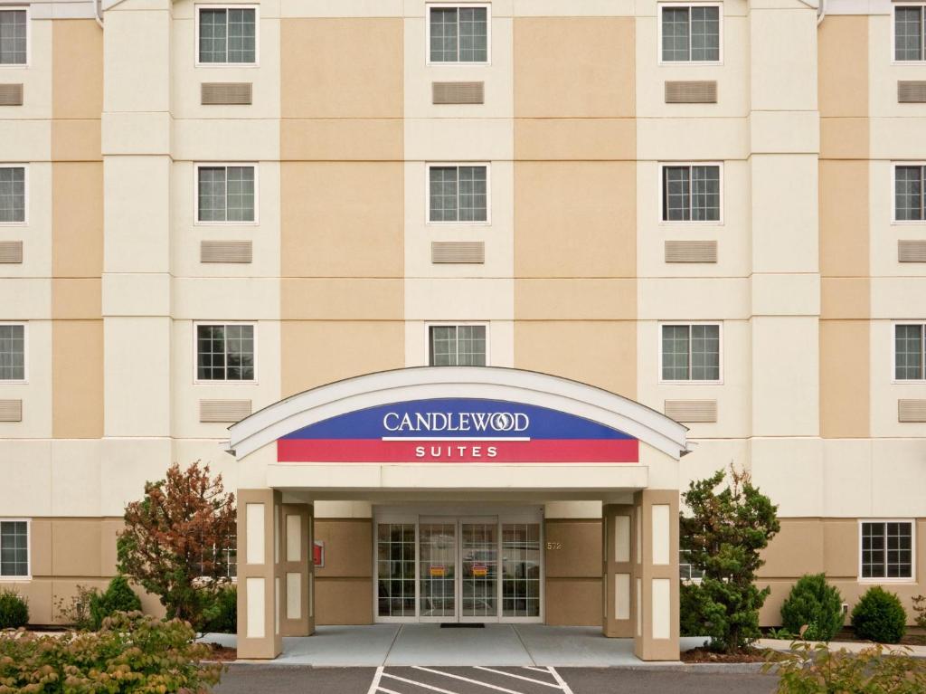 Candlewood Suites West Springfield, an IHG Hotel image