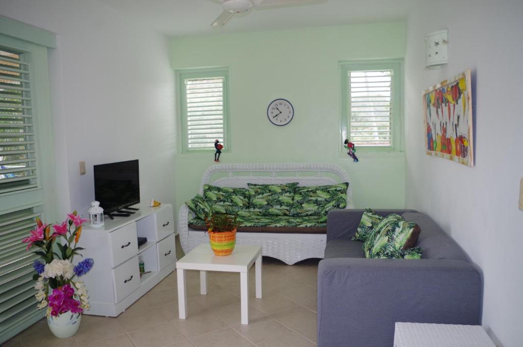 Little paradise in middle of beautiful beaches! photo 2