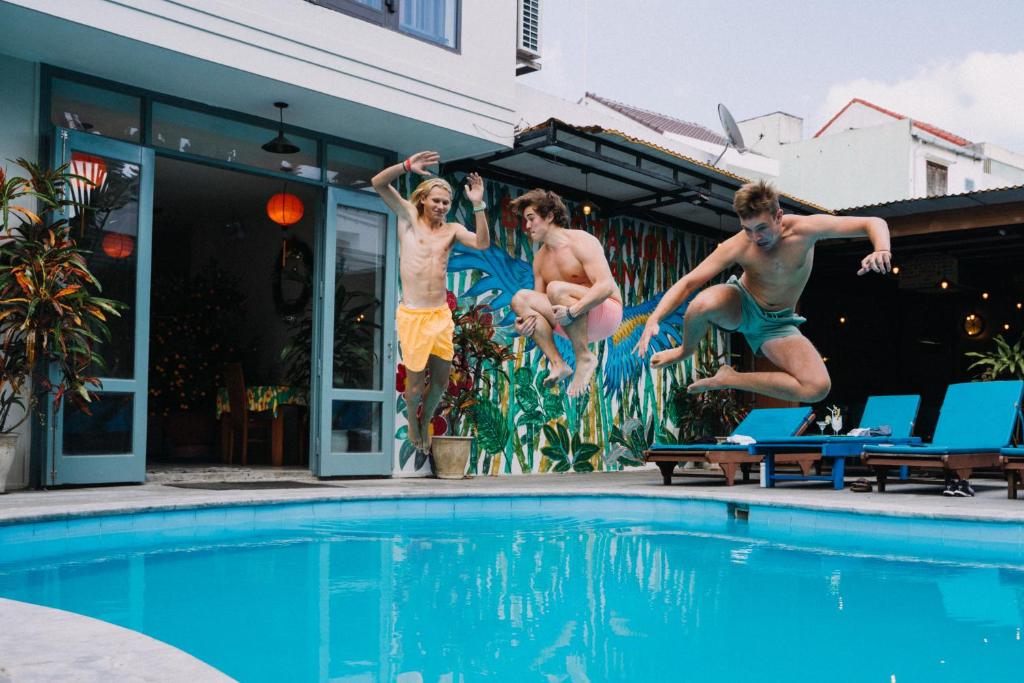 Bed Station Hostel & Pool Bar Hội An " Former Sunflower"