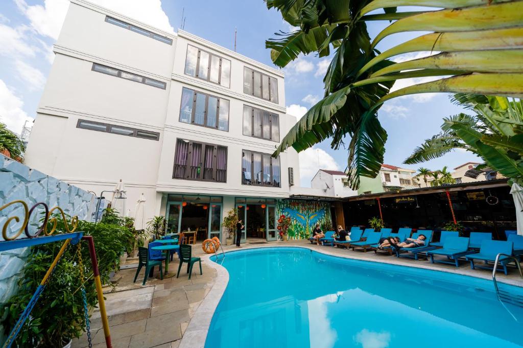 Bed Station Hostel & Pool Bar Hội An " Former Sunflower"