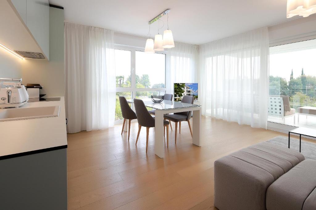 New apartment with swimming pool near the beach photo 4