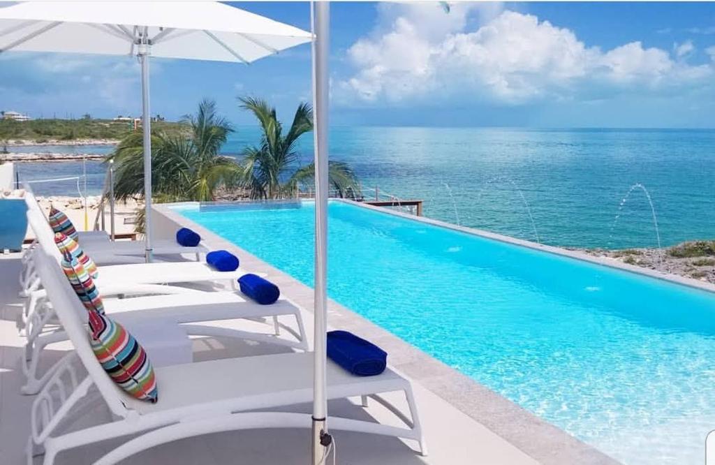 Luxury Oceanfront Villa Delivers Mind Blowing Views, Direct Access To The Ocean photo 1