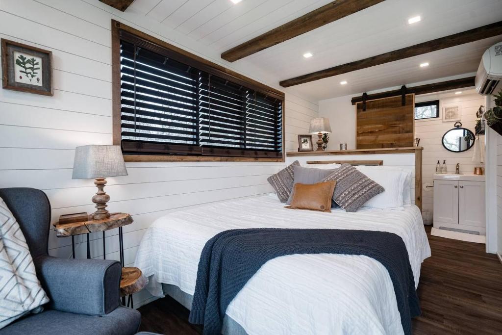 Stunning CargoHome Near Waco, Magnolia and Baylor photo 4
