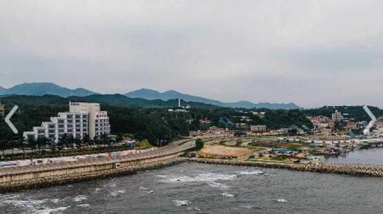 Benikea Mountain and Sea Sokcho - Tap to explore photos