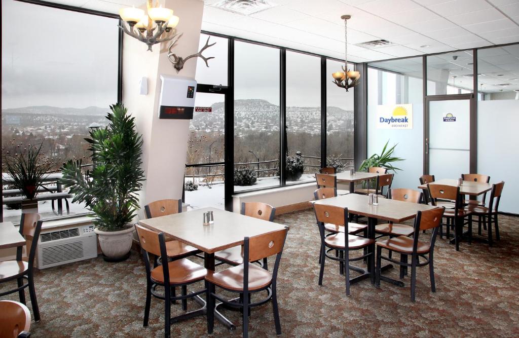 Days Inn & Suites by Wyndham Trinidad photo 3