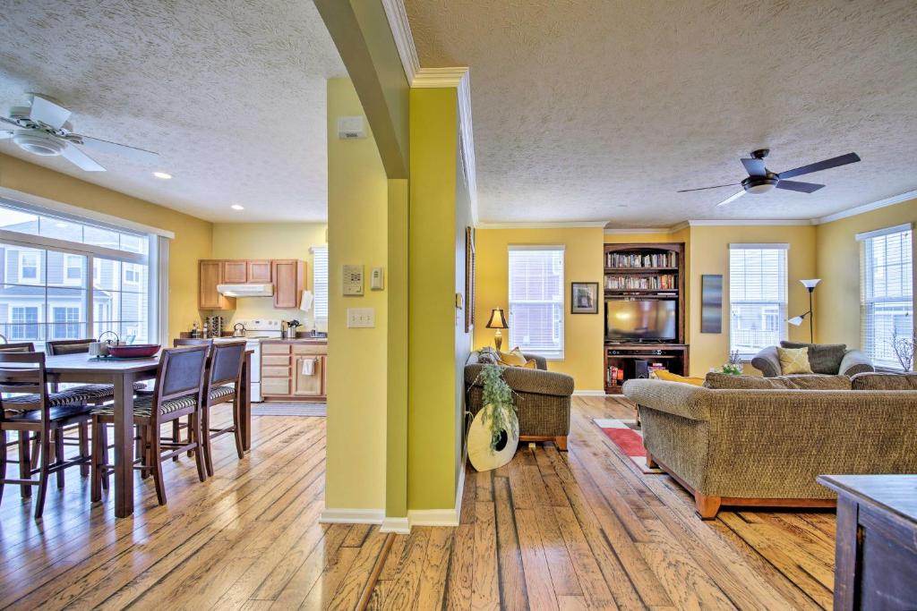 Arts and Design District Condo Steps to Monon Trail photo 4