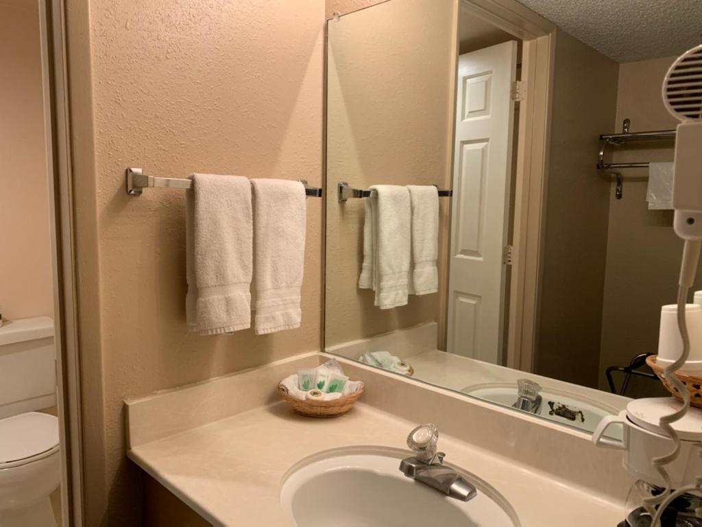 Hardman House Inn & Suites - Tap to explore photos