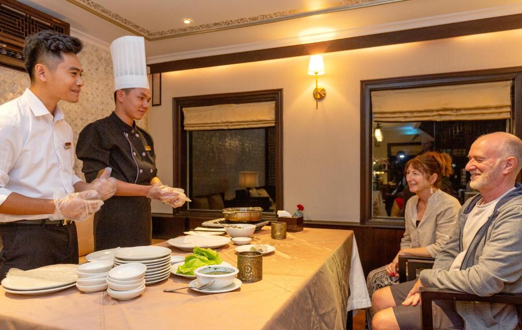 Heritage Line - Violet Cruise