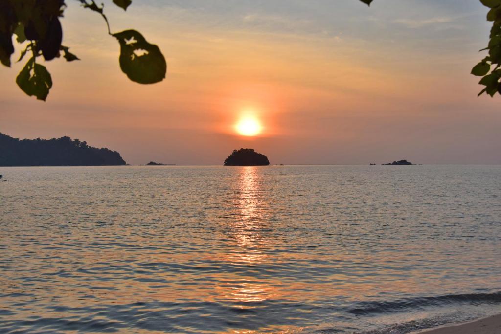 AVI Pangkor Beach Resort photo 4