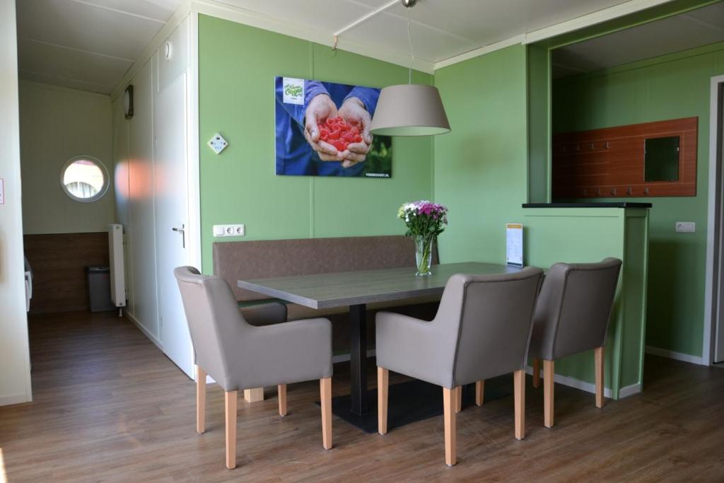 Bungalow 8 personen photo 2
