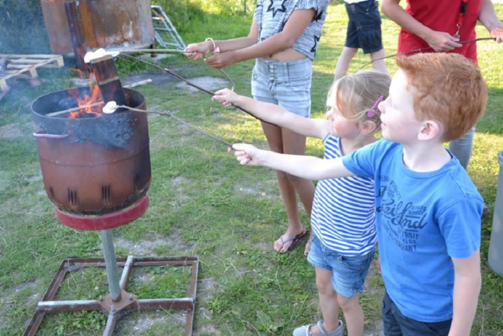 Pipowagen op het strand photo 3