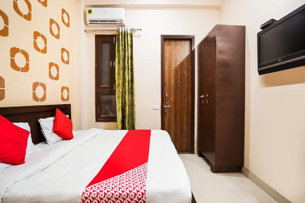 Трехместный (Классический трехместный номер), OYO 68637 Deepak Residency
