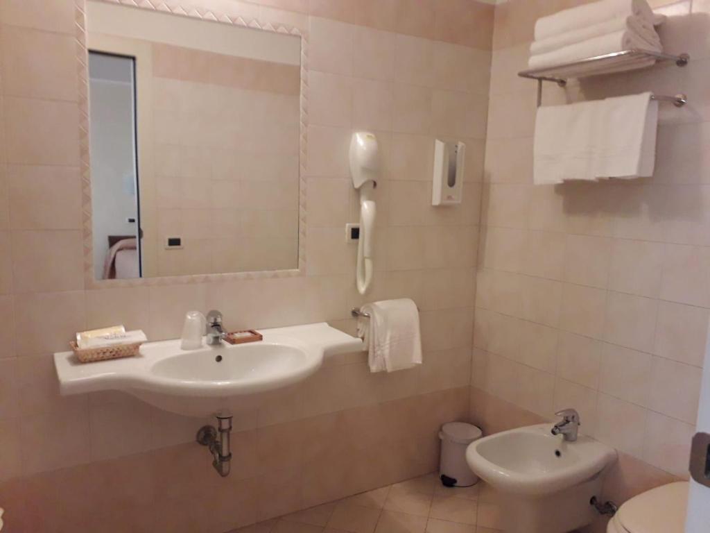 ALBERGO RISTORANTE CAMPANILE AZZURRO photo 1