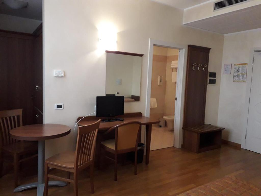 ALBERGO RISTORANTE CAMPANILE AZZURRO photo 2