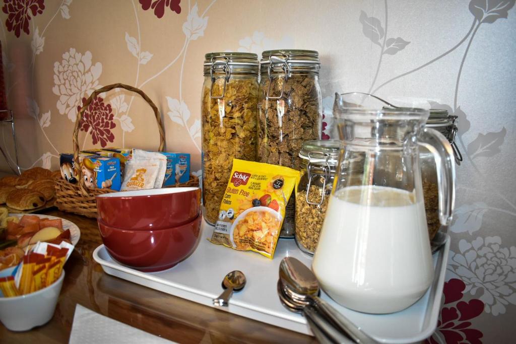 TLC Exmouth Bed and Breakfast - Tap to explore photos