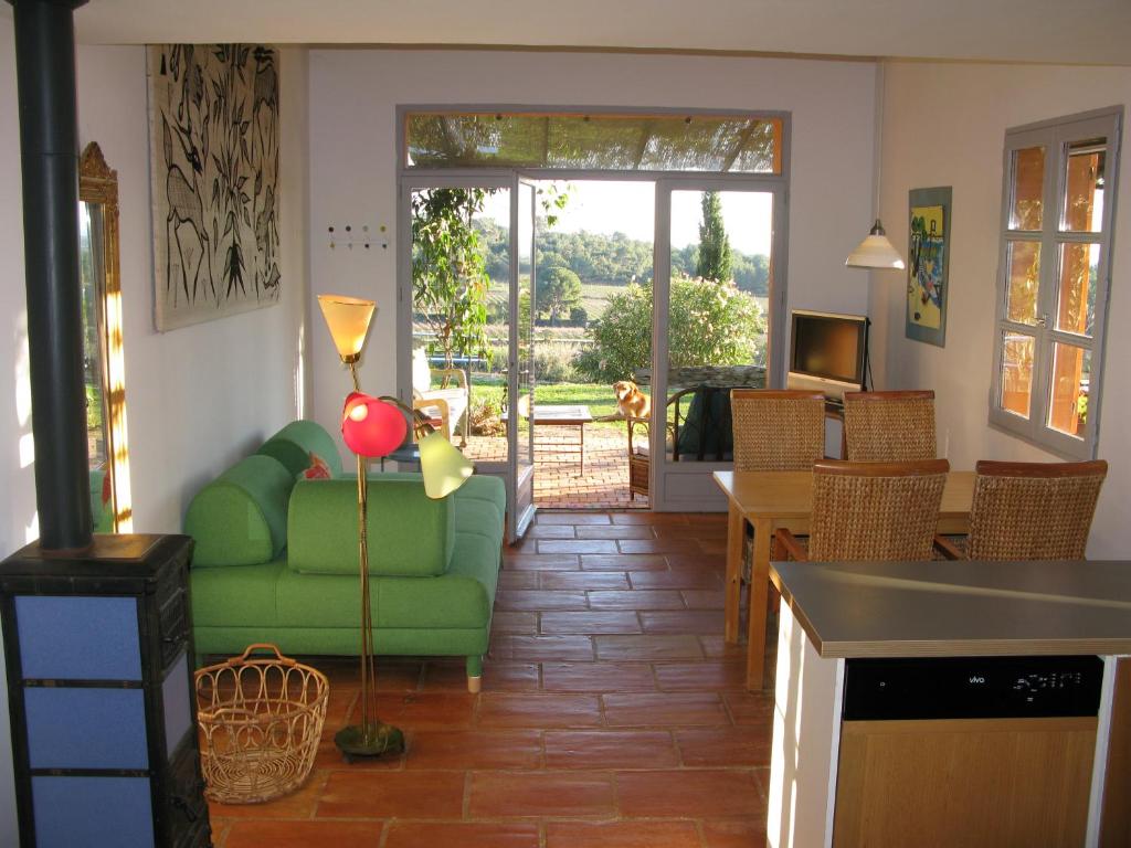 House With Garden And Sea View photo 3