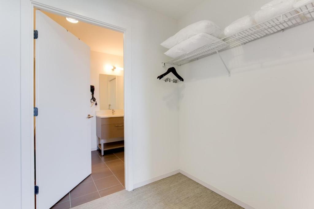Global Luxury Suites at Kendall East photo 3