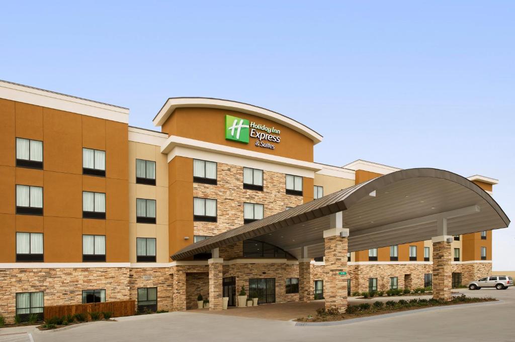 Holiday Inn Express & Suites Waco South, an IHG Hotel image