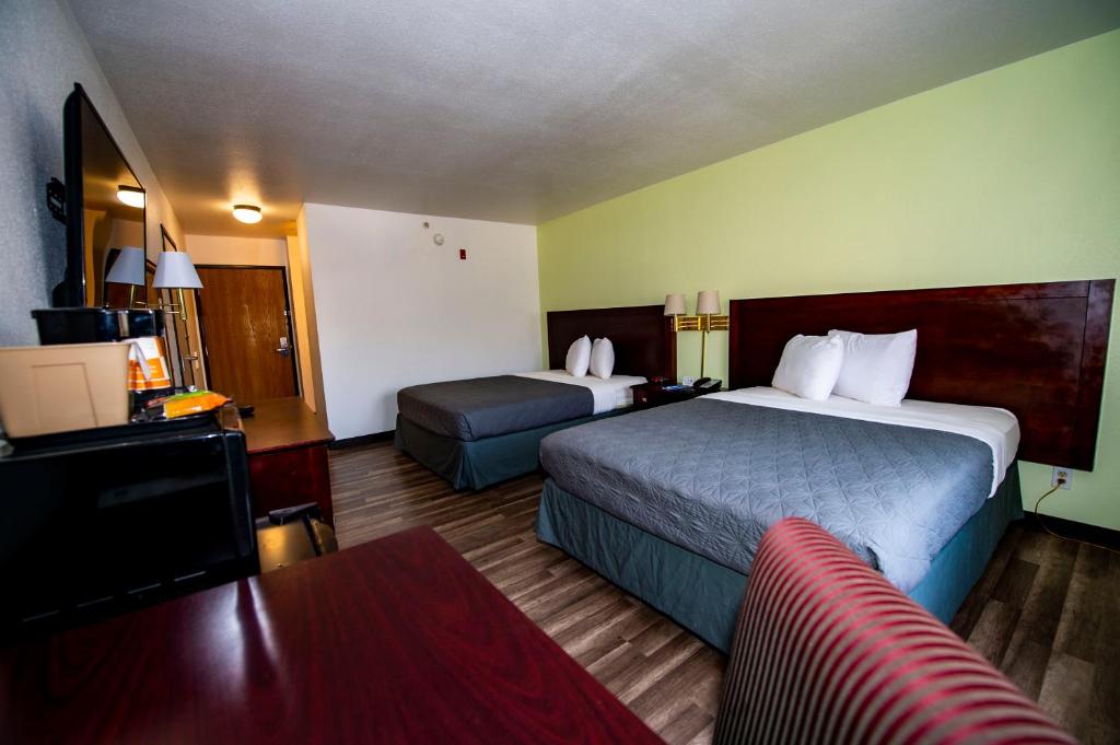 Rodeway Inn Central Colorado Springs photo 1