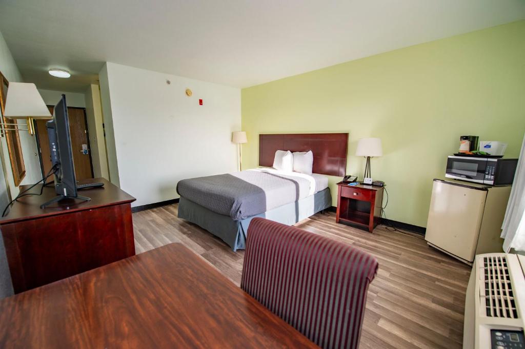 Rodeway Inn Central Colorado Springs photo 2