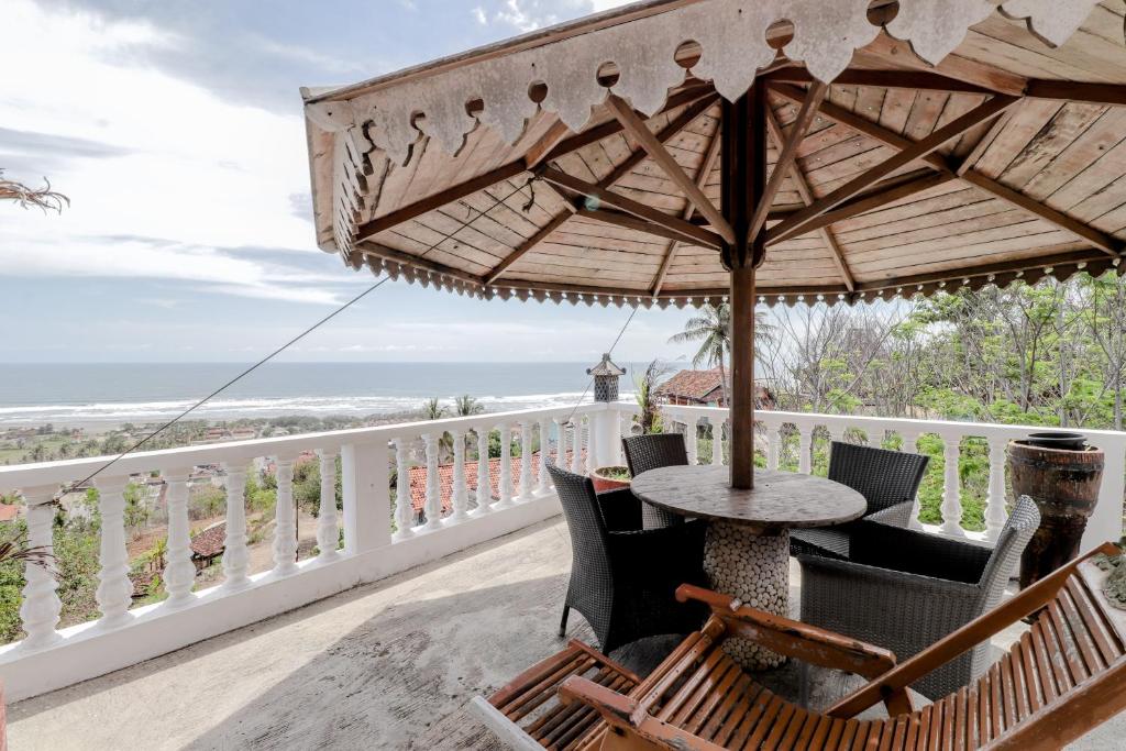 Adinda Beach Hotel and Villa photo 4