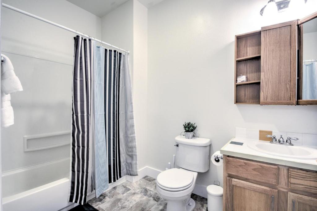 Hosteeva Capitol Hill 2BR Apt - 7 Walking Distance to Dining photo 2