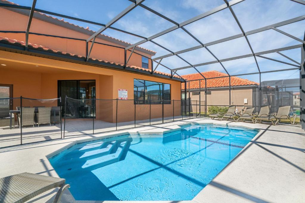 Large family friendly Vacation Home, Private Pool, Golf course location, Nr Orlando Disney Parks Florida photo 1