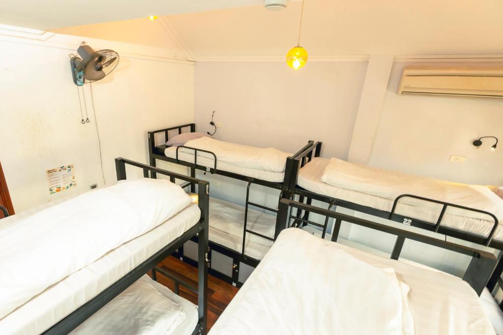 Номер (Односпальная кровать в общем номере для мужчин и женщин), OYO 739 Bubba Bed Hostel