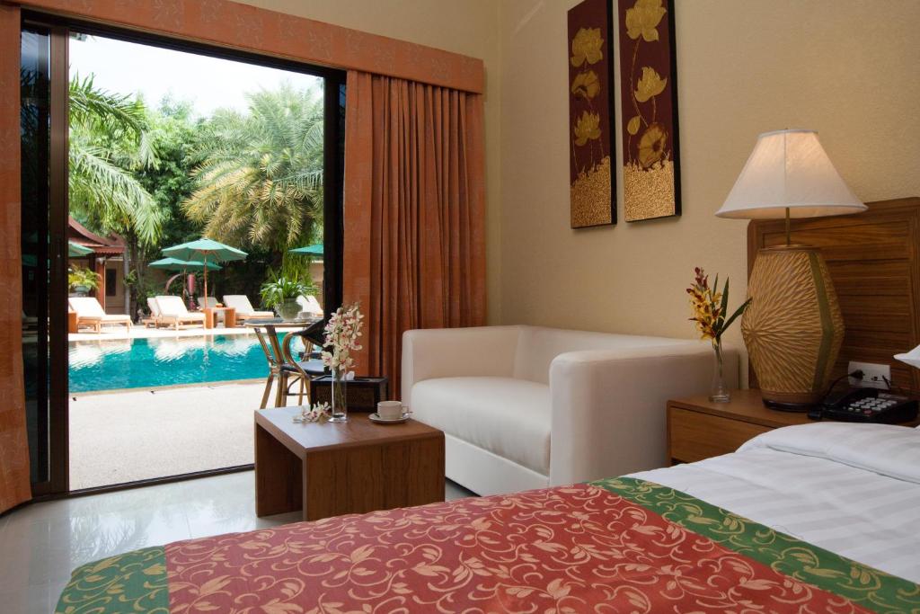 Студио (Стандартный номер-студио с видом на бассейн), Baan Souy Resort