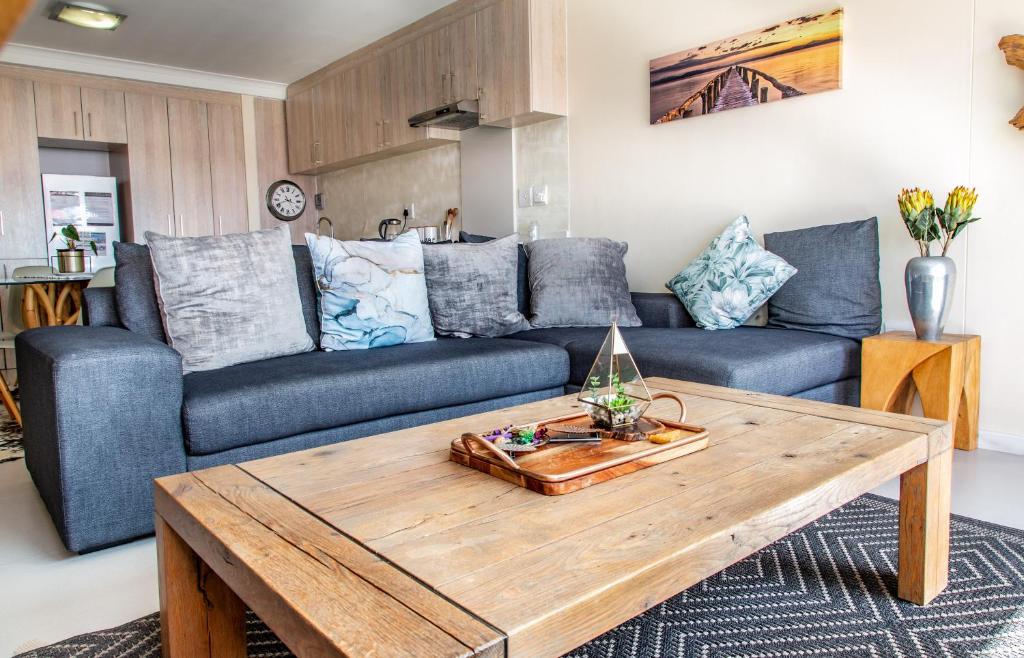 Modern Beachfront with swimming pool- 27 Azure, Blouberg, Cape Town photo 1