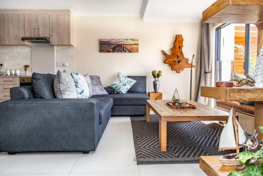 Modern Beachfront with swimming pool- 27 Azure, Blouberg, Cape Town photo 3